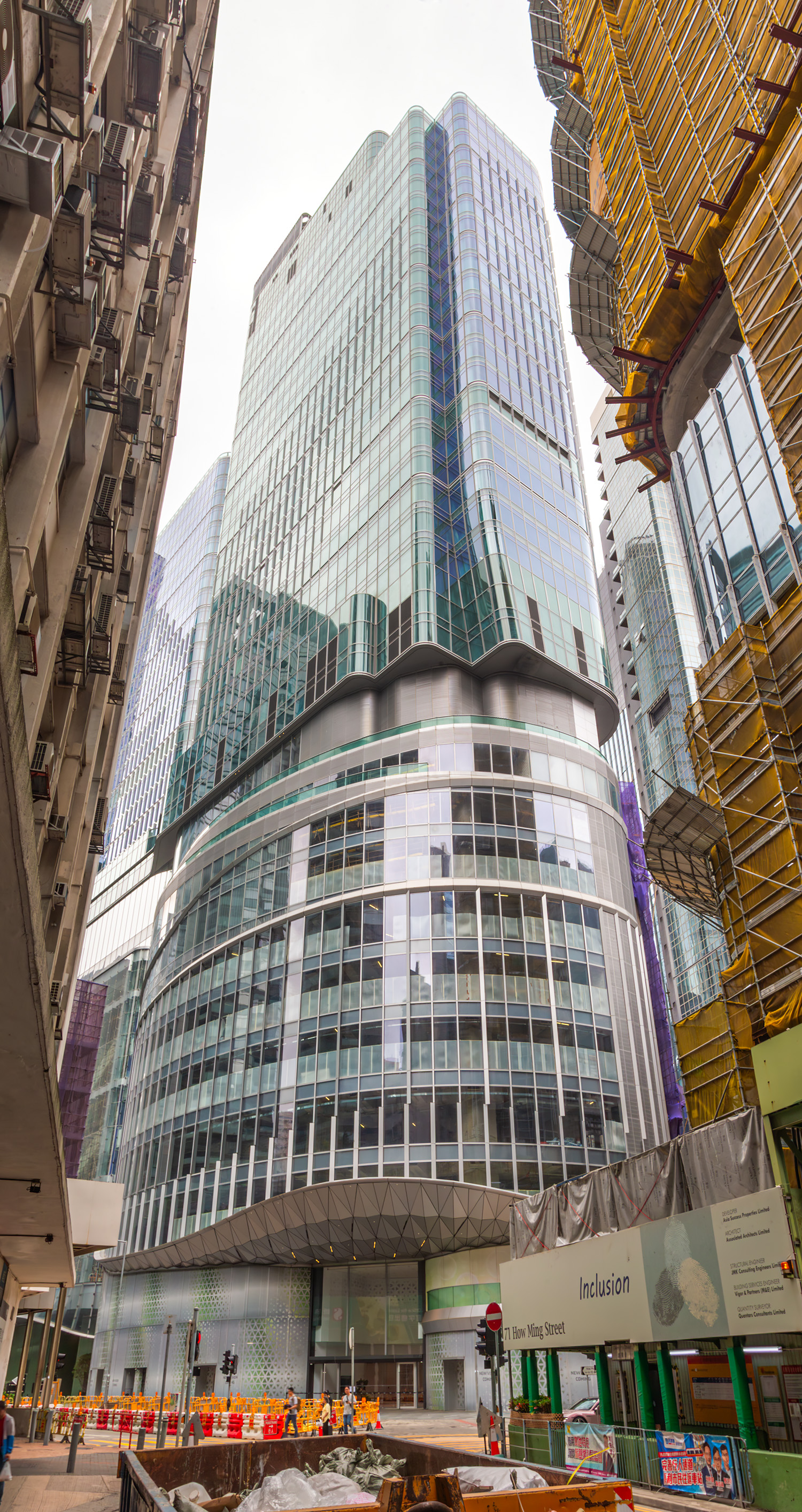 Millennium City 8 Tower 2, Hong Kong - Looking up. © Mathias Beinling